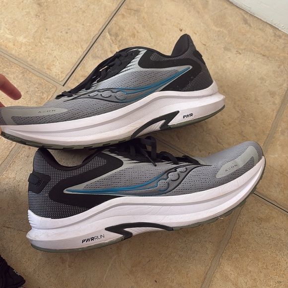 Men Saucony running shoes - Picture 2 of 5